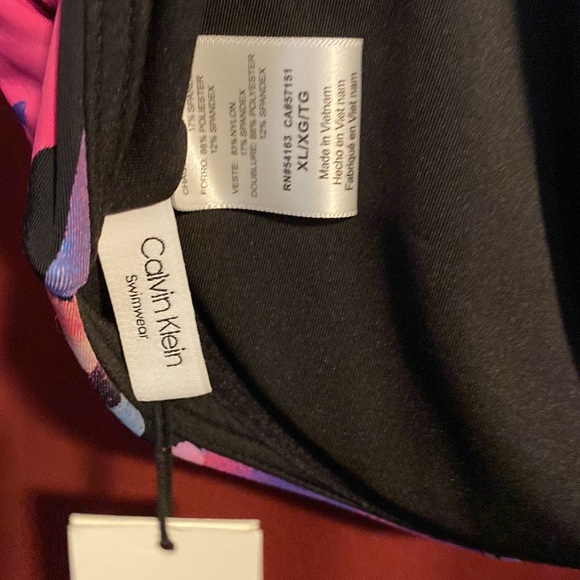 New Calvin Klein Bathing suit top. Size XL - Picture 7 of 8